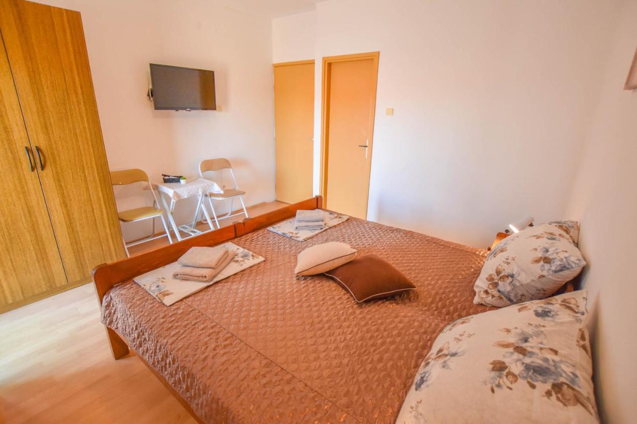 Rooms Oak Tree Biograd Na Moru Exterior photo