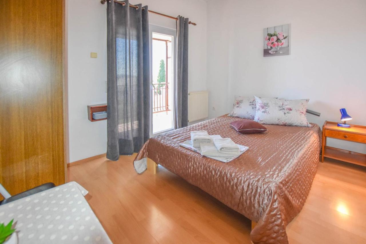 Rooms Oak Tree Biograd Na Moru Exterior photo